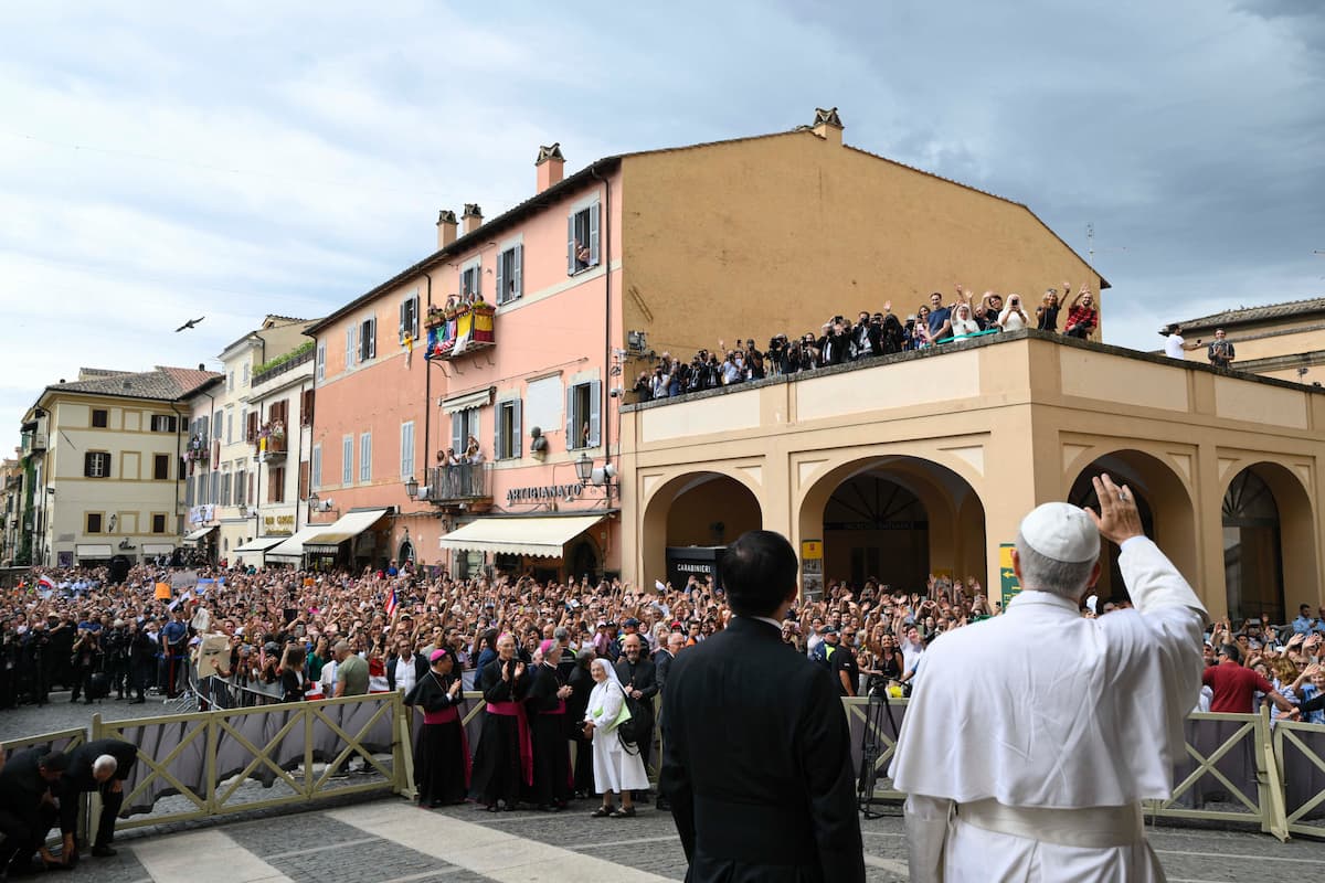 Papa Leão realizou Angelus em Castel Gandolfo