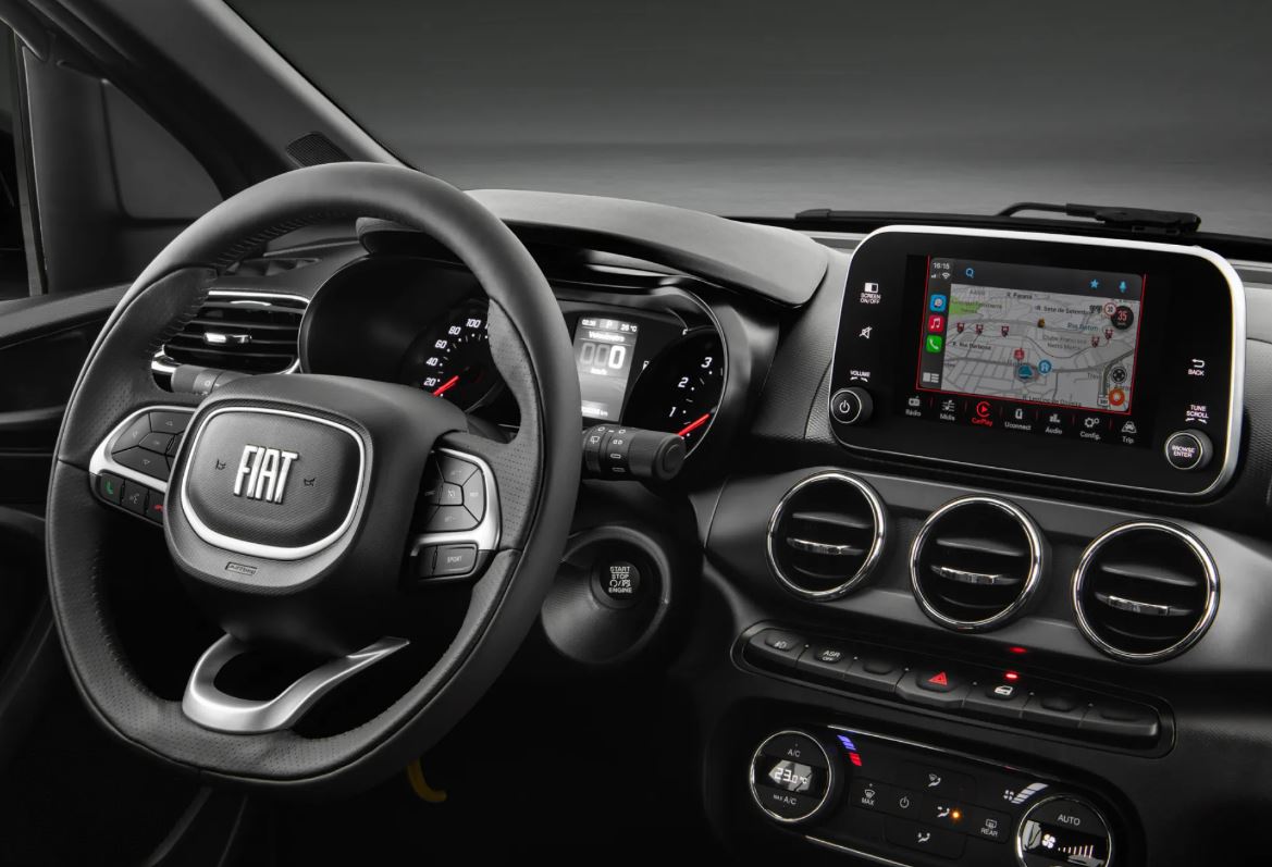 Fiat Argo Trekking - Interior com estilo urbano e funcional: acabamento escurecido, costuras aparentes e tudo ao alcance das mãos.