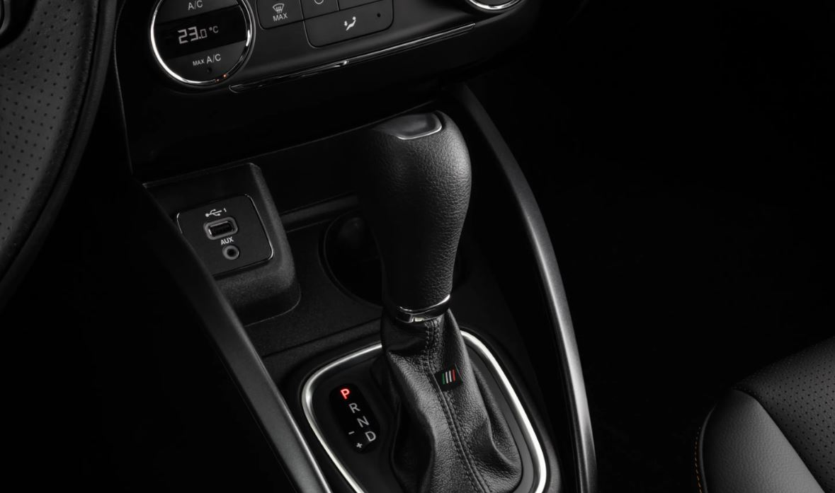 Fiat Argo Trekking conta com Câmbio CVT simula 7 marchas e garante condução suave. Ainda tem modo Sport para respostas mais rápidas 