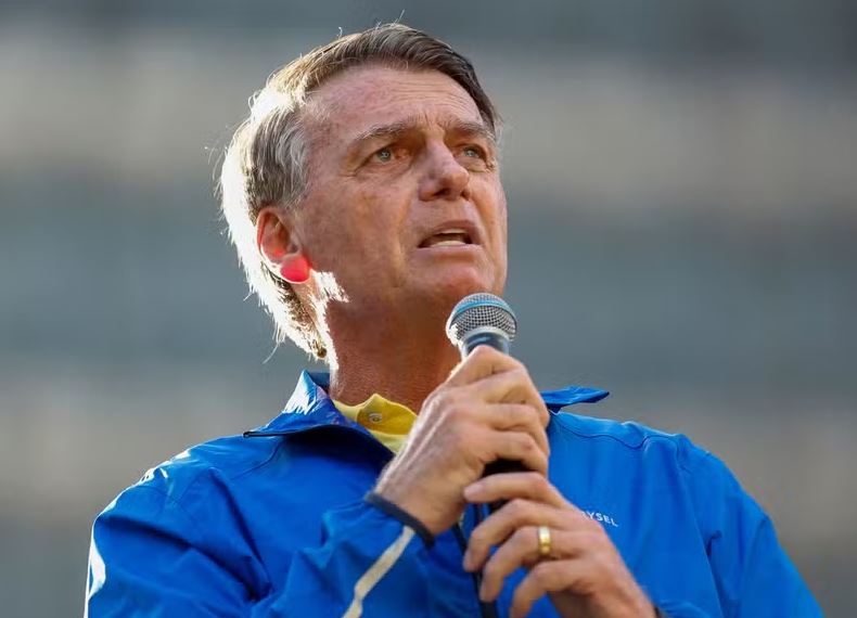 Bolsonaro chora e pede orações durante sessão do Senado em homenagem a líder evangélico - Folha PE