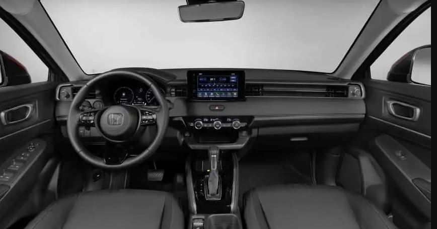 Principal novidade dentro da cabine do novo HR-V 2026 é a central multimídia, mais rápida e com novos recursos.