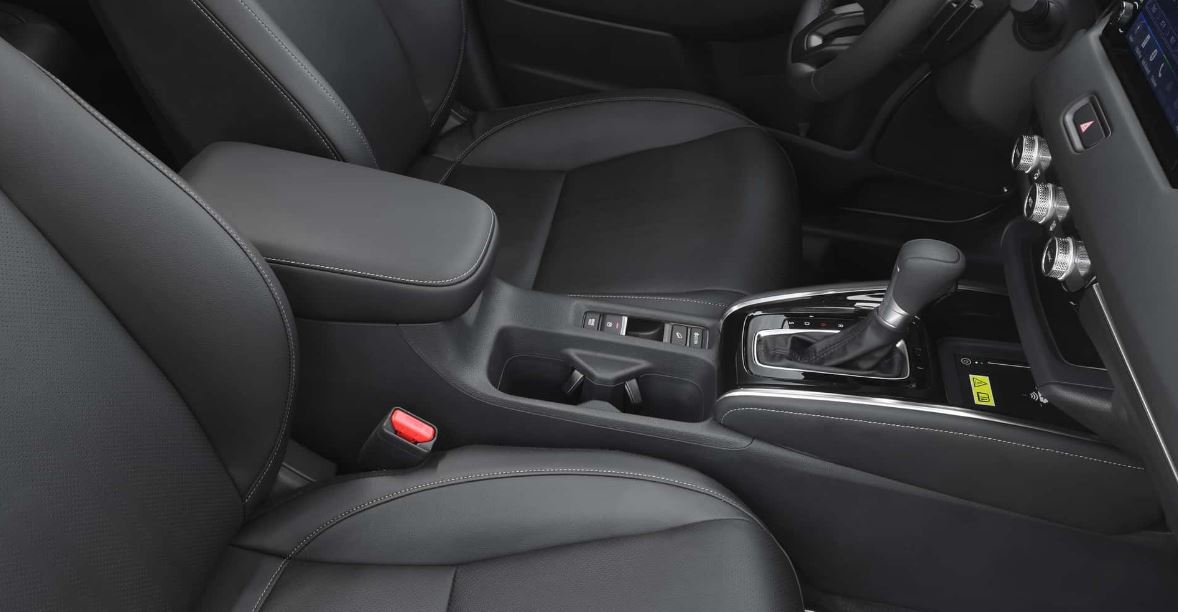 Os bancos do HR-V 2026 são de couro estão nas versões EXL em diante, com bom apoio e ajuste elétrico para o motorista na Touring. | Foto: Honda/Divulgação