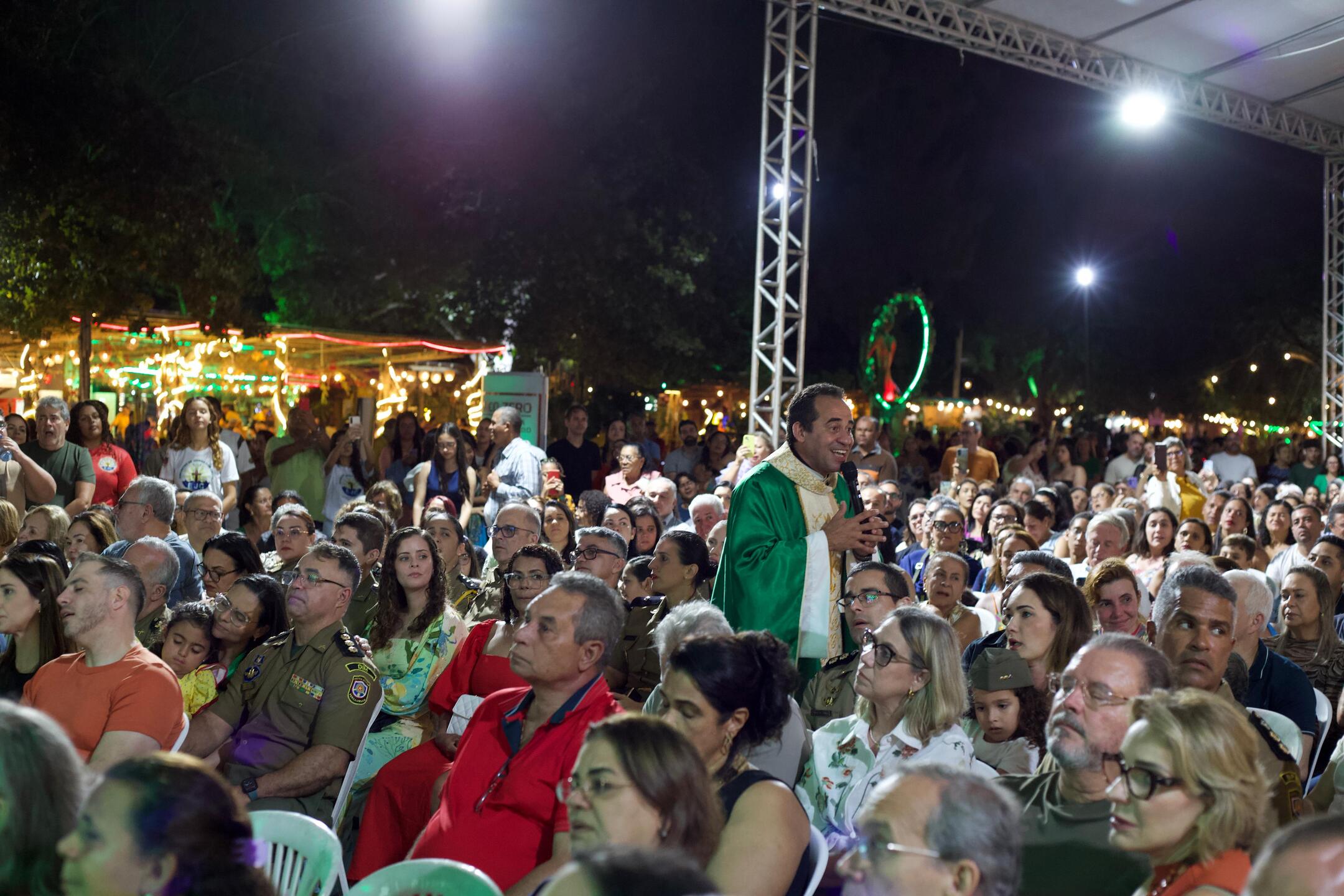 Santa Missa na Vila Padre Arlindo