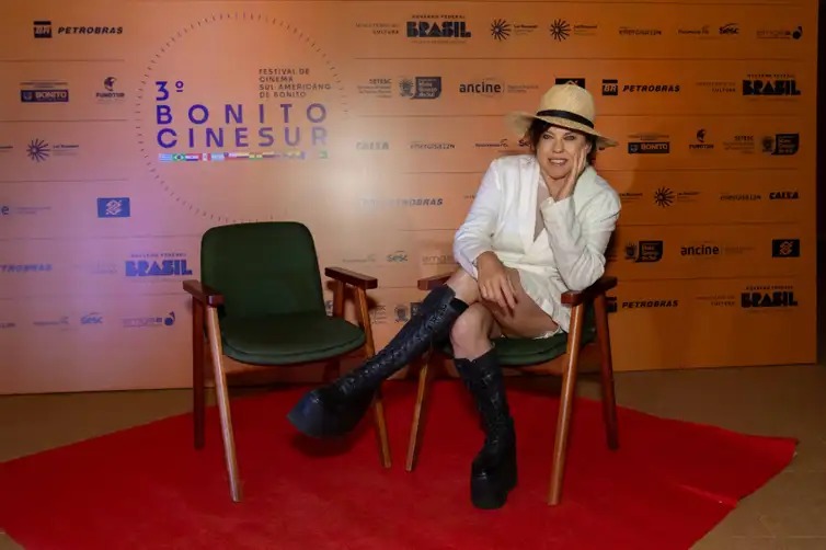 Bárbara Paz vai apresentar seu novo documentário Rua do Pescador Número 6 no Cinesur 