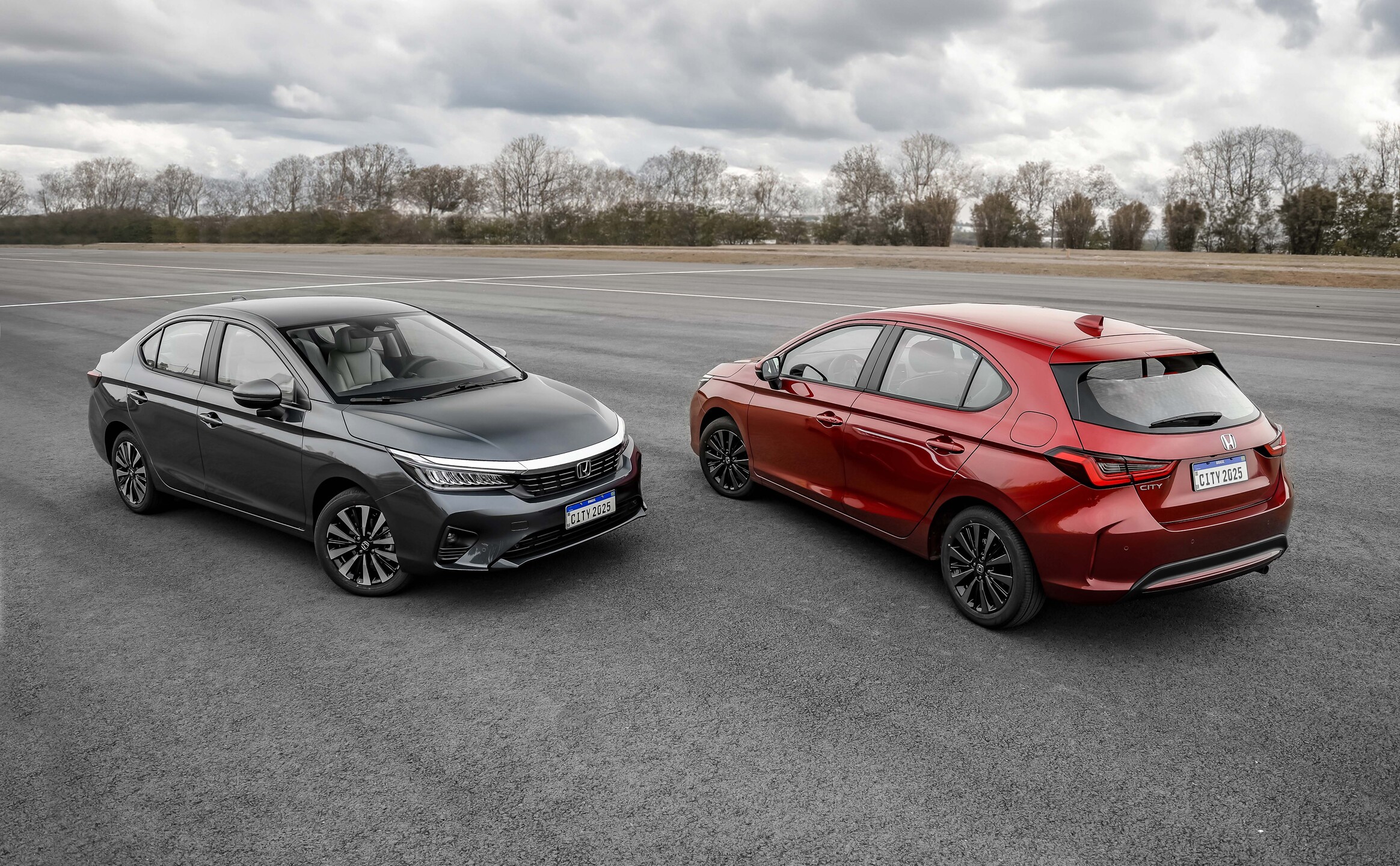 Honda City Sedan traz visual sóbrio, elegante e com assinatura LED dos dois lados. 