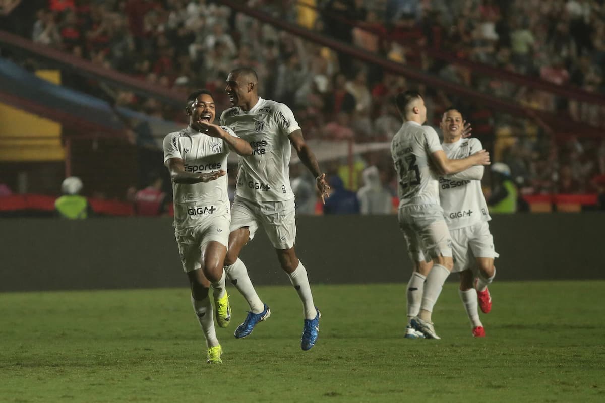 Comemoração dos jogadores do Ceará na Ilha do Retiro