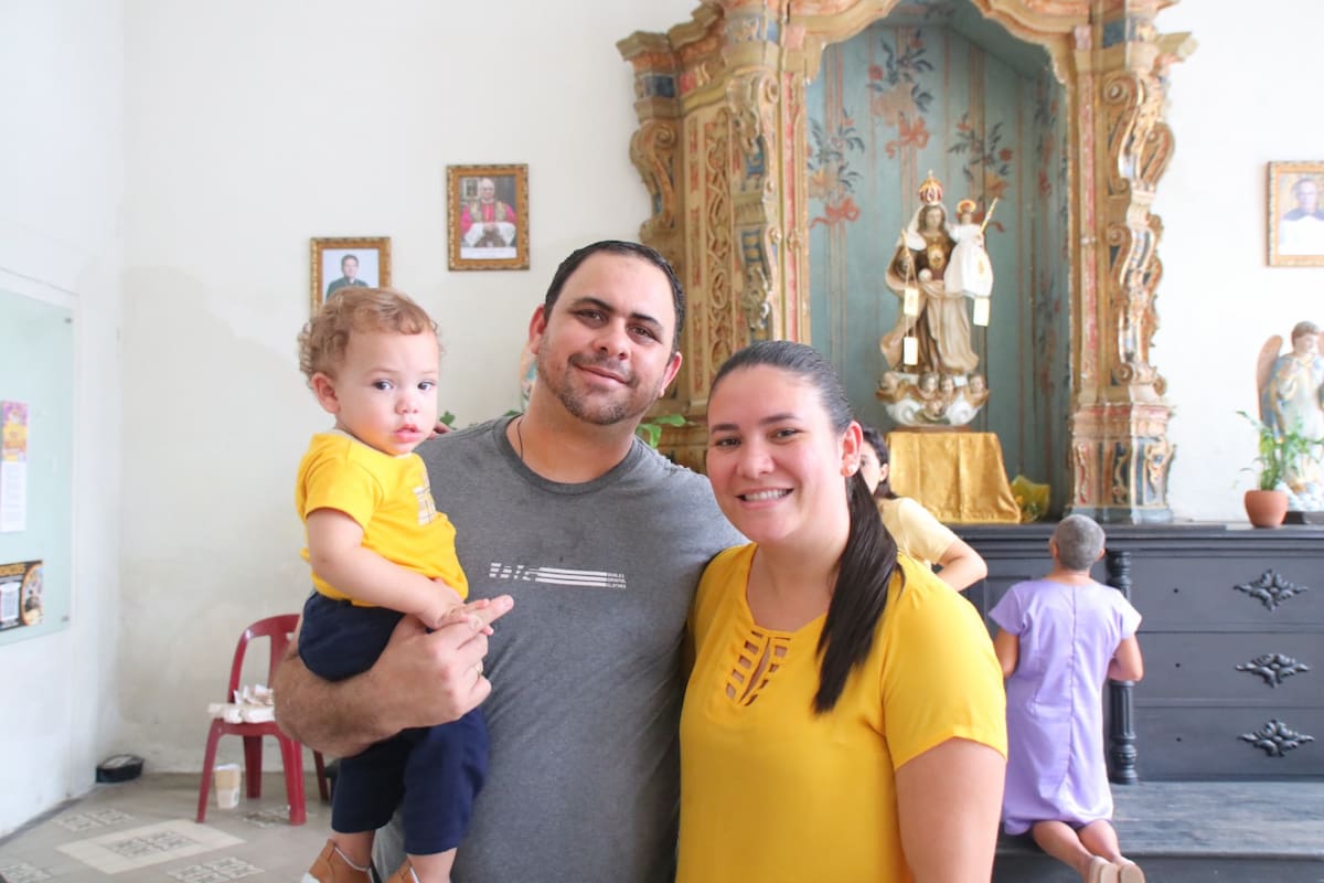 A psicóloga Aguinair Matias, de 34 anos, o esposo, João Pereira, 38, e o filho João Lucas.