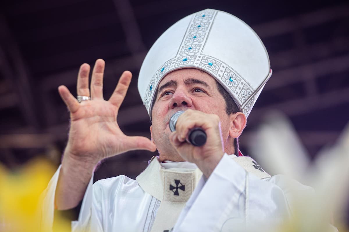 Dom Paulo Jackson presidiu a missa campal de encerramento da Festa de Nossa Senhora do Carmo