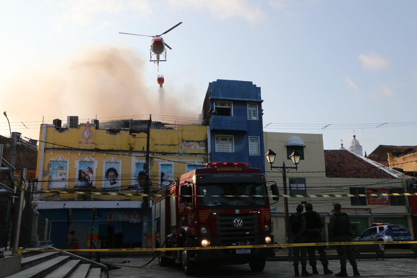 Incêndio em loja na rua das Calçadas 