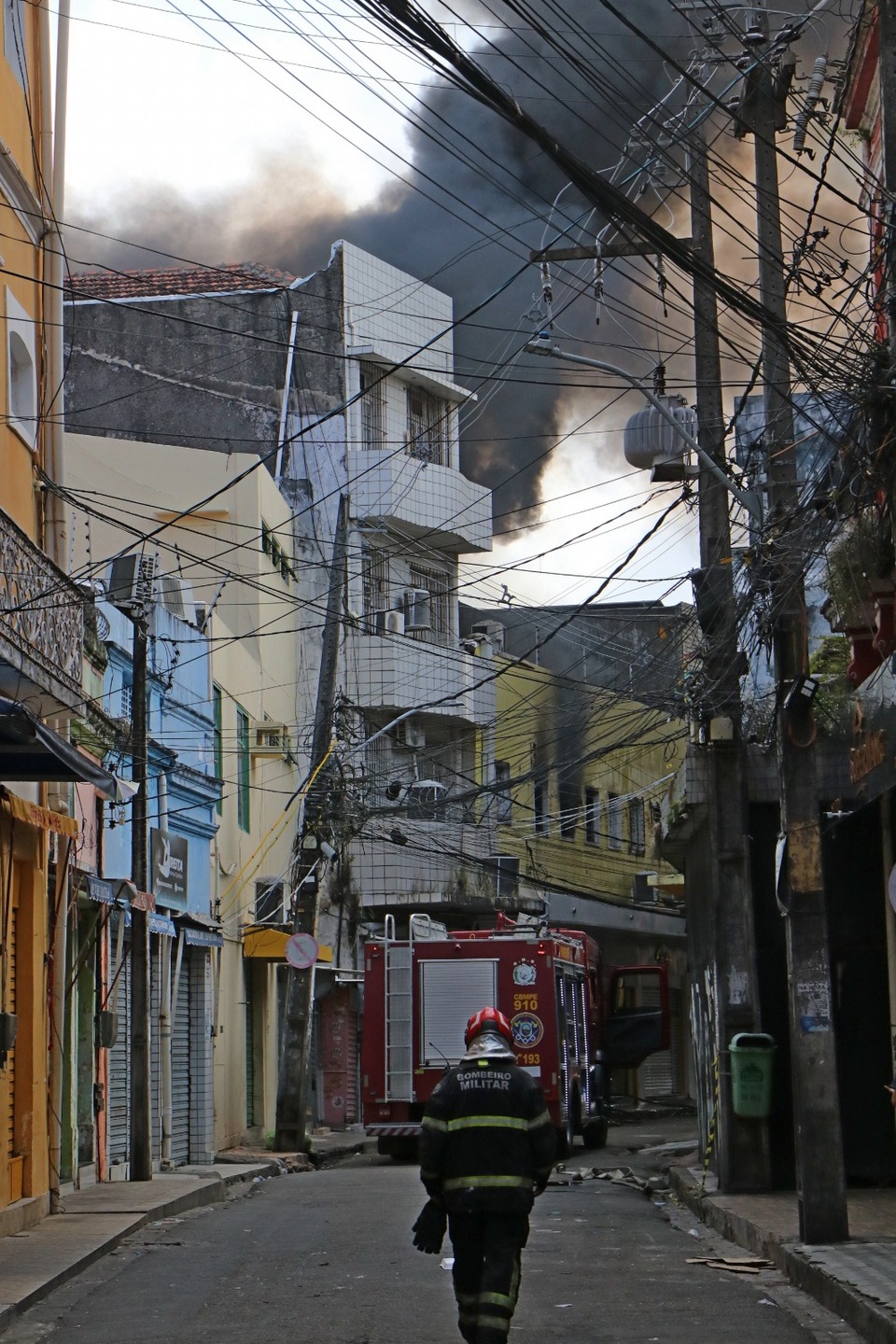 Incêndio em loja na rua das Calçadas 
