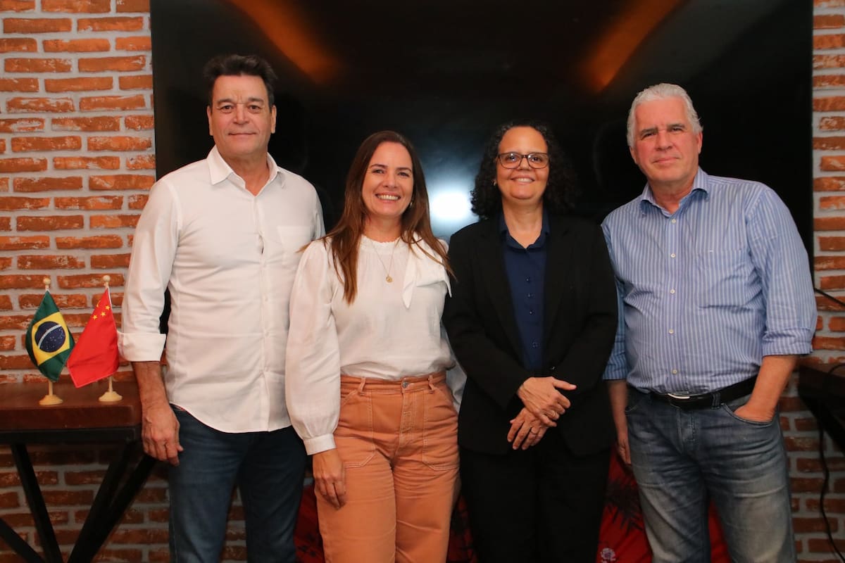 O presidente do Grupo Teleport, Gildo Neves Baptista Jr., a CEO do Grupo Teleport, Rosana Bezerra, a editora-chefe da Folha de Pernambuco, Leusa Santos,  e o CEO do Hub Brasil na China, Luís Othon Bastos.