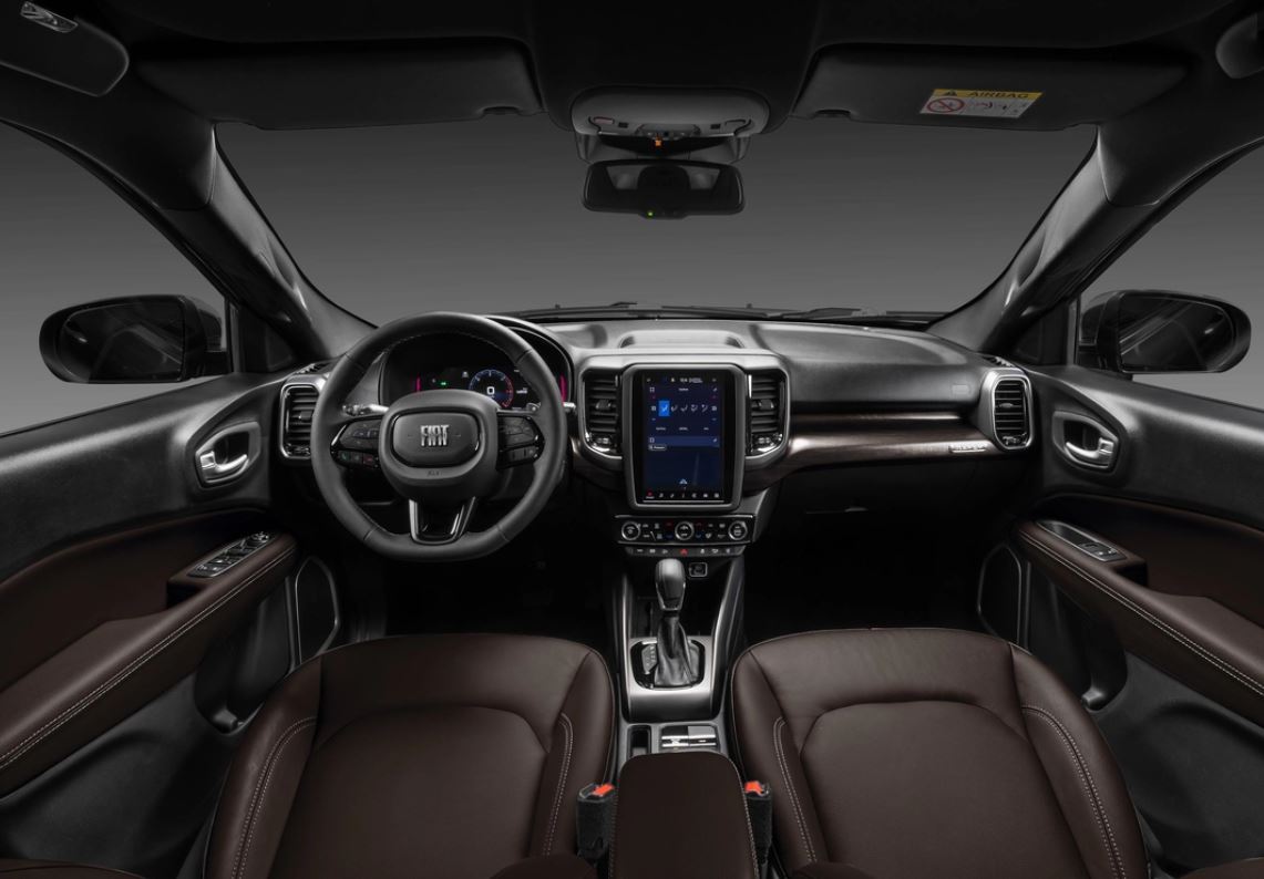 Fiat Toro 2026 - Interior renovado traz console central redesenhado, mais conectividade e freio eletrônico.