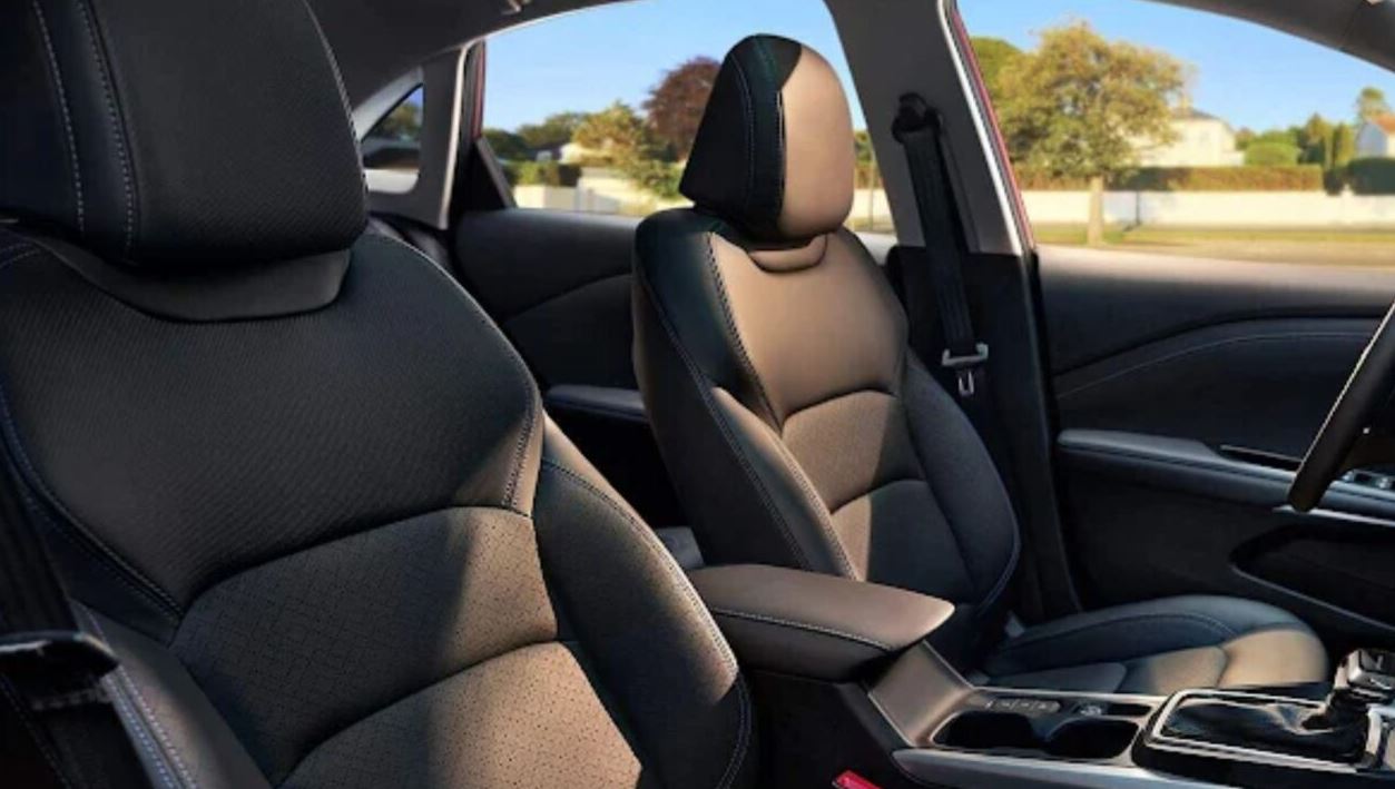 Chevrolet Cruze 2026 estreia no Oriente Médio com motor 1.5 turbo, câmbio dupla embreagem e painéis digitais, mirando sedãs médios.