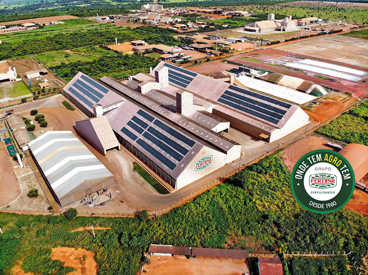 Fábrica com energia solar fotovoltaica. Fertipar Rondonópolis, no Mato Grosso