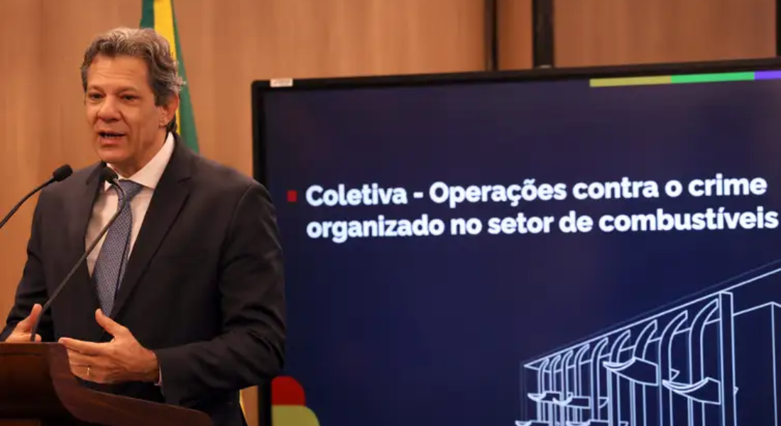 O ministro da Fazenda, Fernando Haddad, durante entrevista coletiva para detalhar duas operações da Polícia Federal para combater a atuação do crime organizado no setor de combustíveis