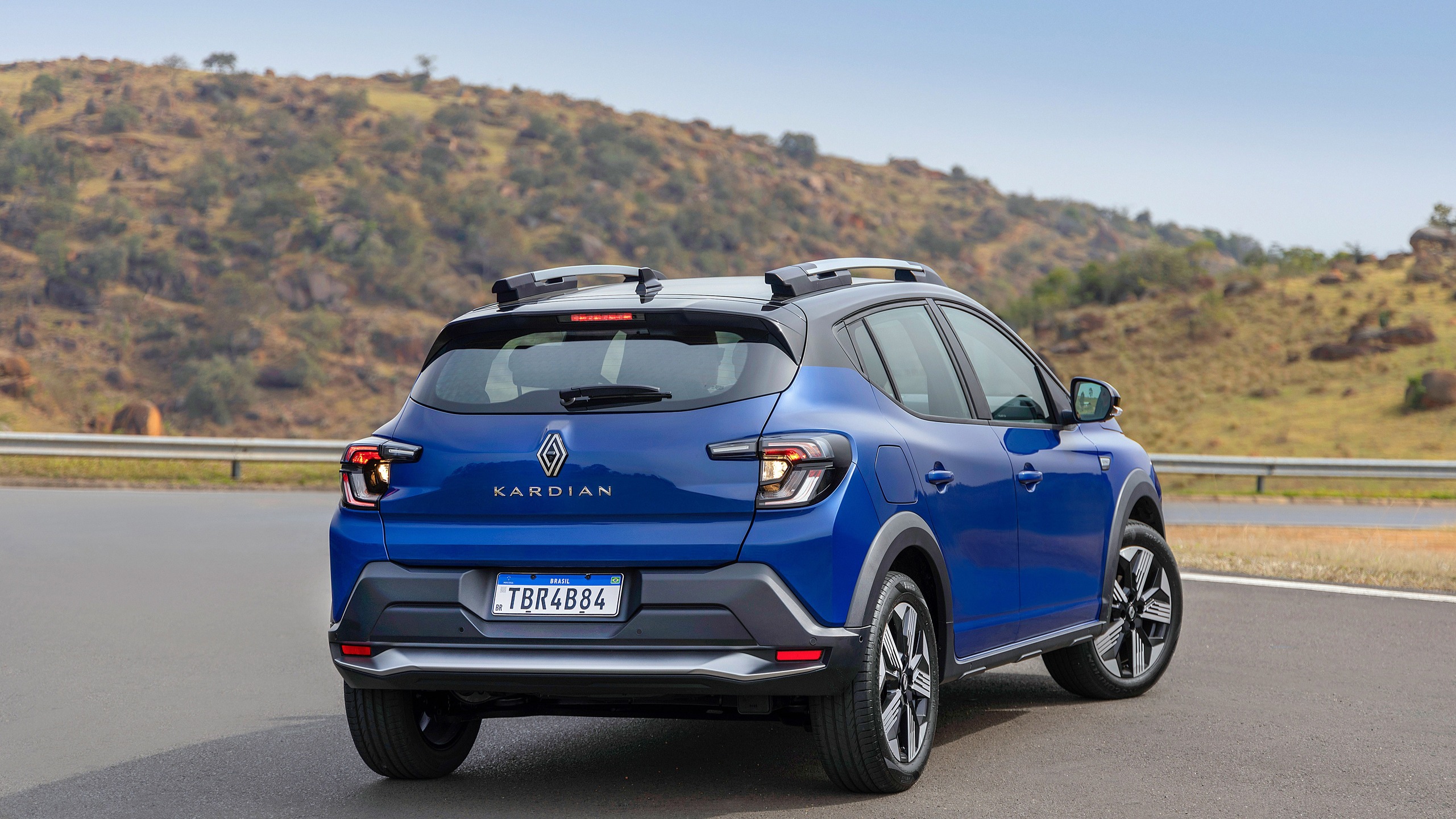 Linhas arrojadas e detalhes que valorizam o estilo do Kardian 2026 em qualquer ângulo. 