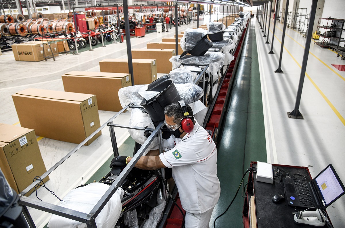 Instalada no Complexo de Suape, a fábrica da Shineray é a primeira da marca fora da China