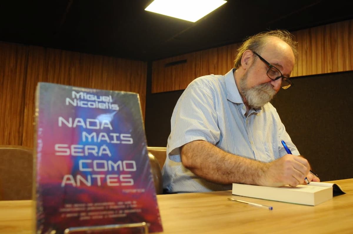 Nicolelis comentou sobre as motivações para escrever o primeiro livro de ficção científica