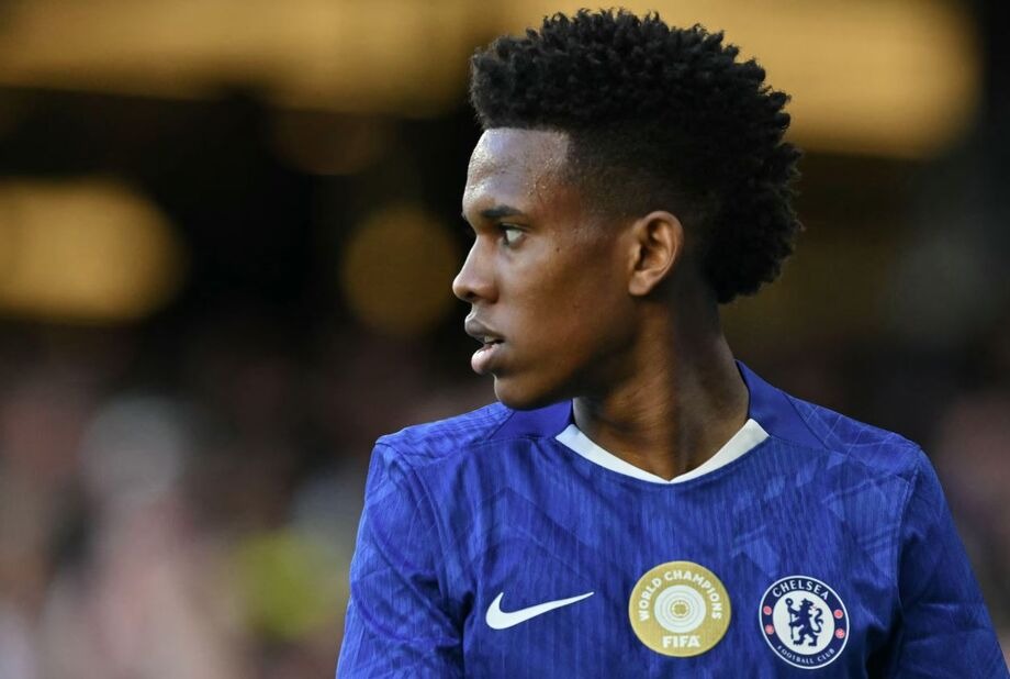 Estêvão em partida pelo Chelsea