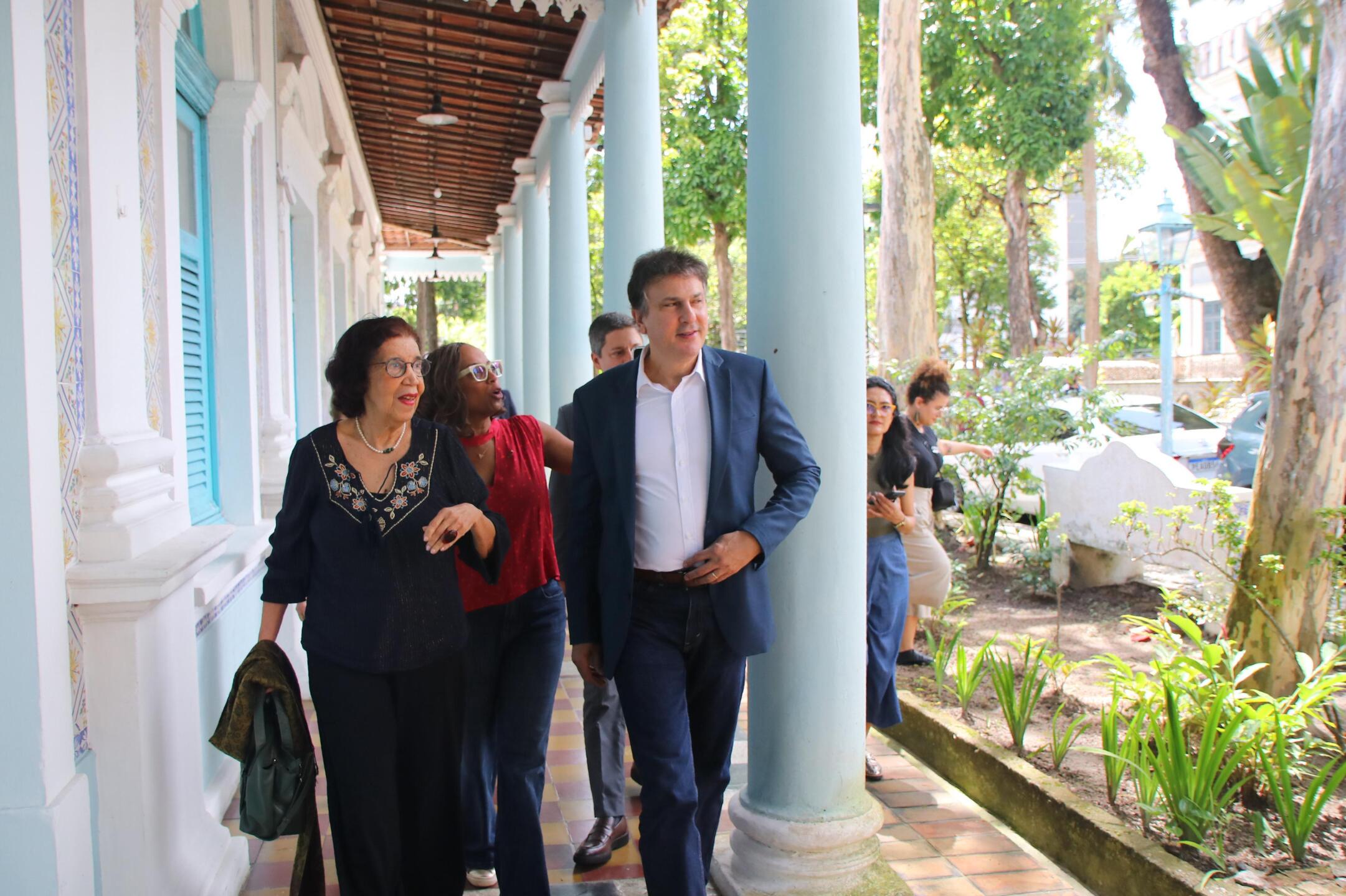 Ministro da Educação Camilo Santana foi recebido pela presidente da Fundaj Márcia Ângela. 