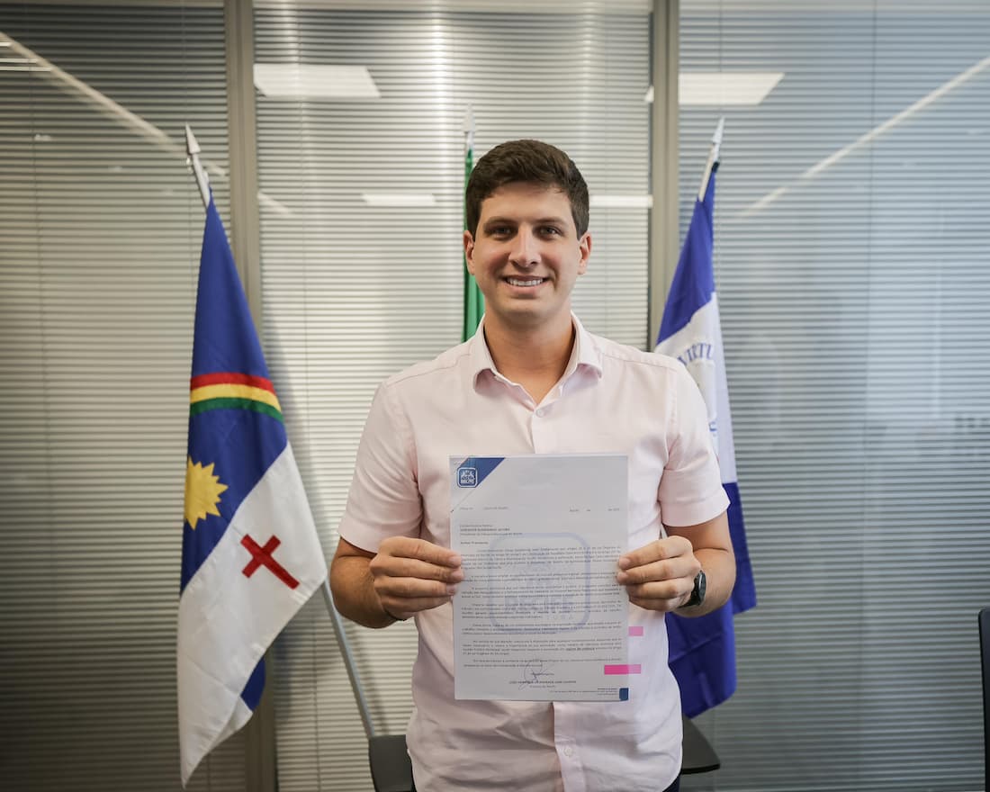 Prefeito do Recife, João Campos, envia projeto de CNH Social