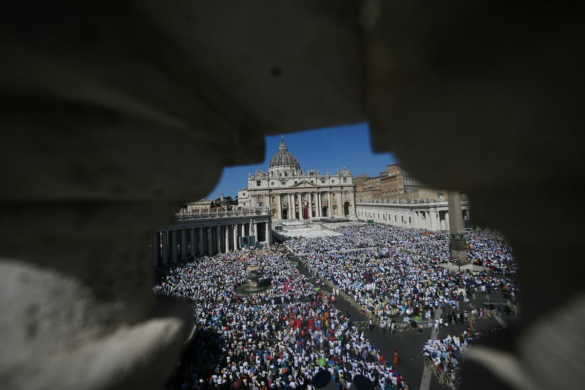 Fiéis lotaram o Vaticano para as canonizações da Igreja