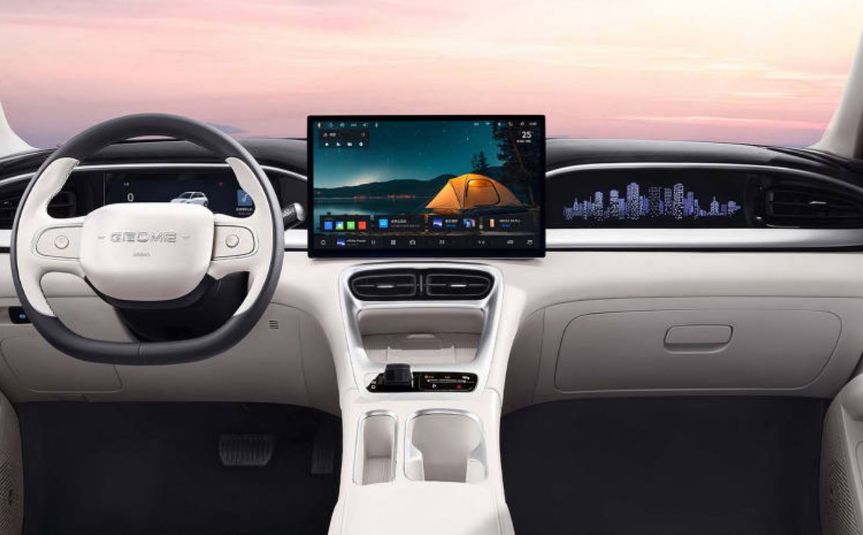 Geely EX2 tem interior premium e promete tecnologia e segurança de ponta. 