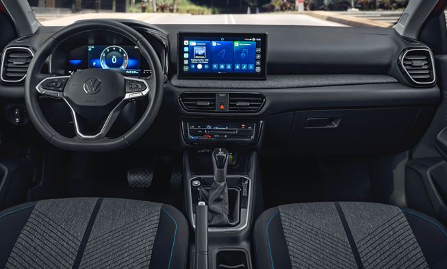 Tera tem bancos com acabamento de qualidade e multimídia com conectividade e a inteligência artificial Otto