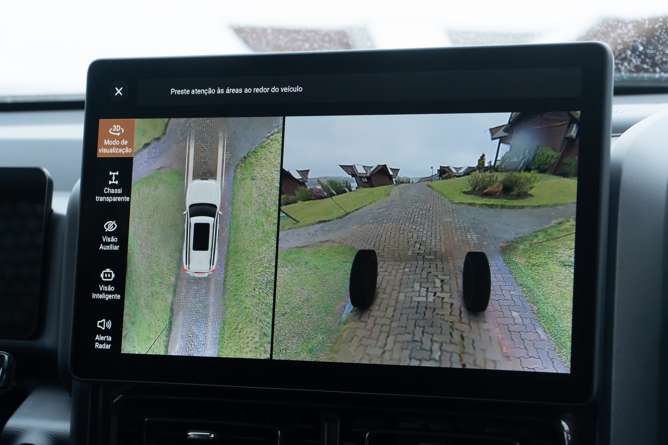 Câmera 360° + 180°: no Haval H9 o motorista tem a visão até da parte de baixo do carro. 