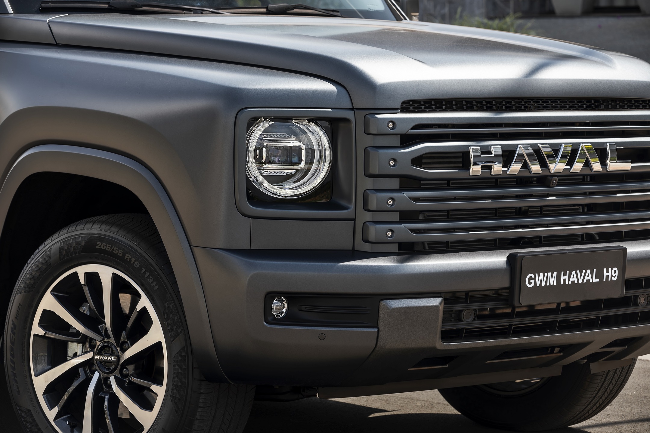 H9 traz grade imponente e faróis full LED. 