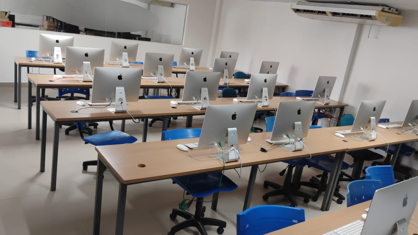 O curso tem carga horária total de 20 horas e permite que cada aluno estude em seu tempo livre