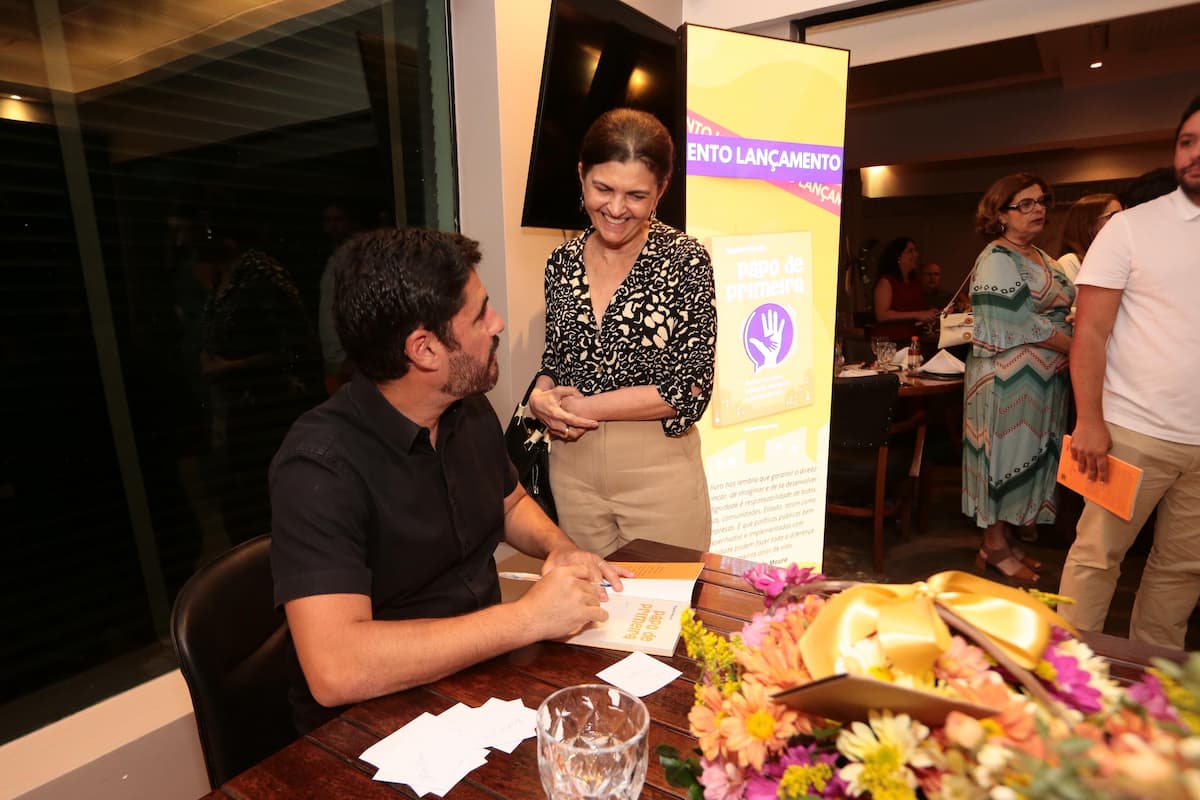 Rogério Morais e Tânia Campos, gerente de mercado da Folha de Pernambuco 