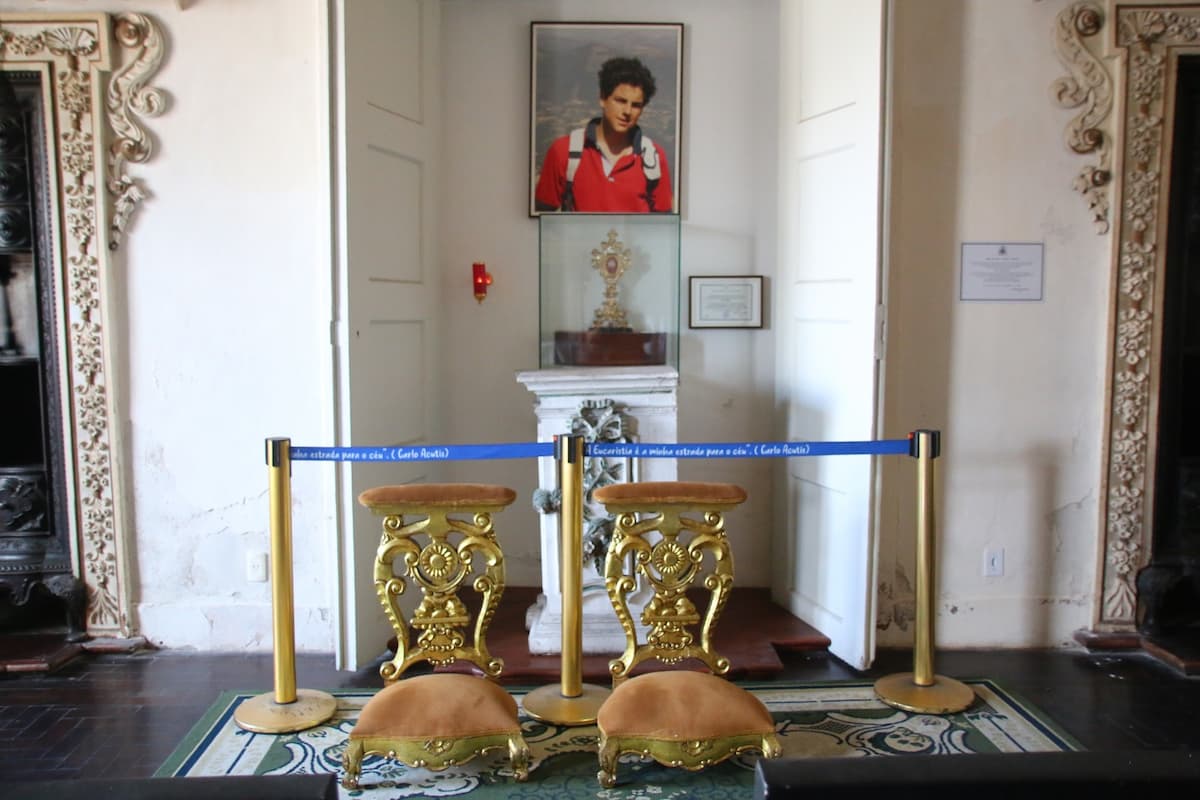 O jovem italiano Carlos Acutis, falecido aos 15 anos de idade por leucemia, será canonizado pela igreja católica e terá uma capela exclusiva dentro da igreja Madre de Deus 