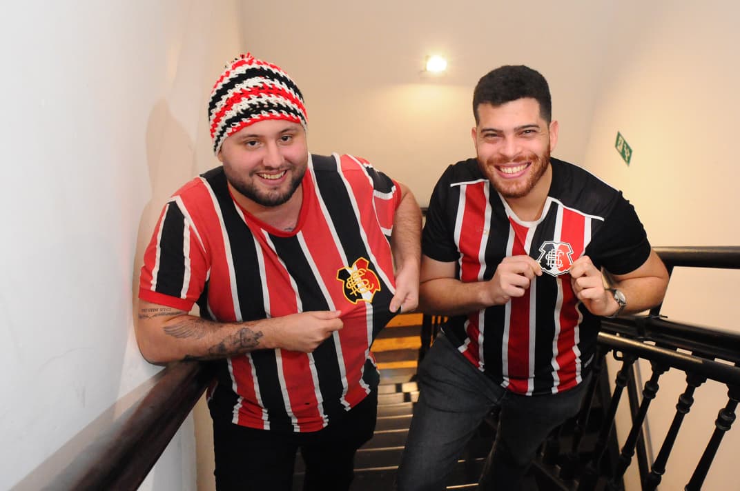 Lucas Portela e Laexis Duarte, torcedores do Santa Cruz, estarão presentes em Natal, na Arena das Dunas