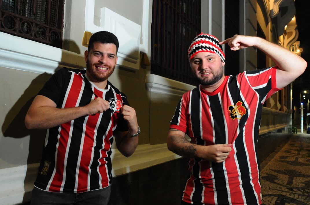 Lucas Portela e Laexis Duarte, torcedores do Santa Cruz, estarão presentes em Natal, na Arena das Dunas