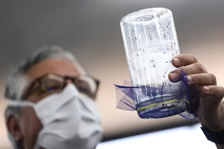 Ministro da Saúde, Alexandre Padilha, na inauguração da biofábrica de Wolbachia de Brasília 