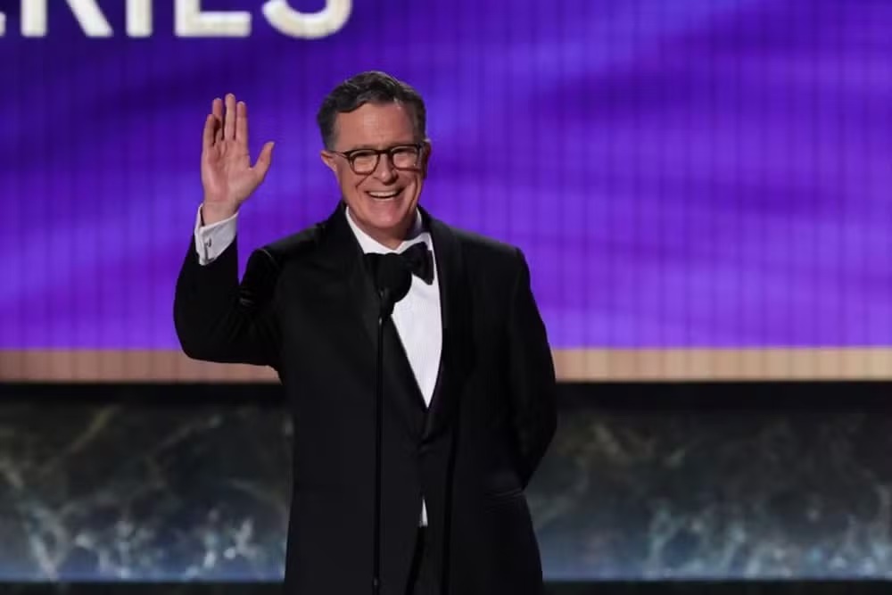 Stephen Colbert no Emmy 2025 
