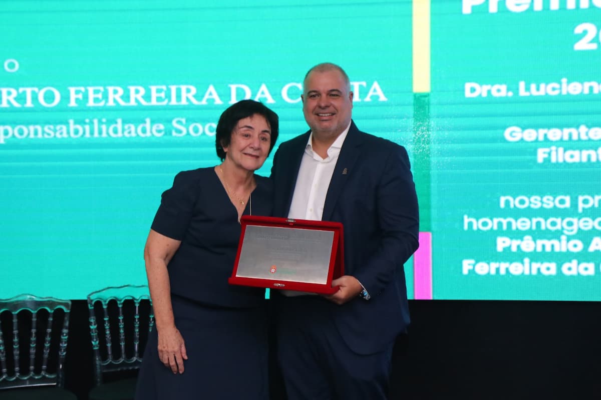 Doutora Luciene Lima recebe prêmio Alberto Ferreira da Costa de Sustentabilidade 