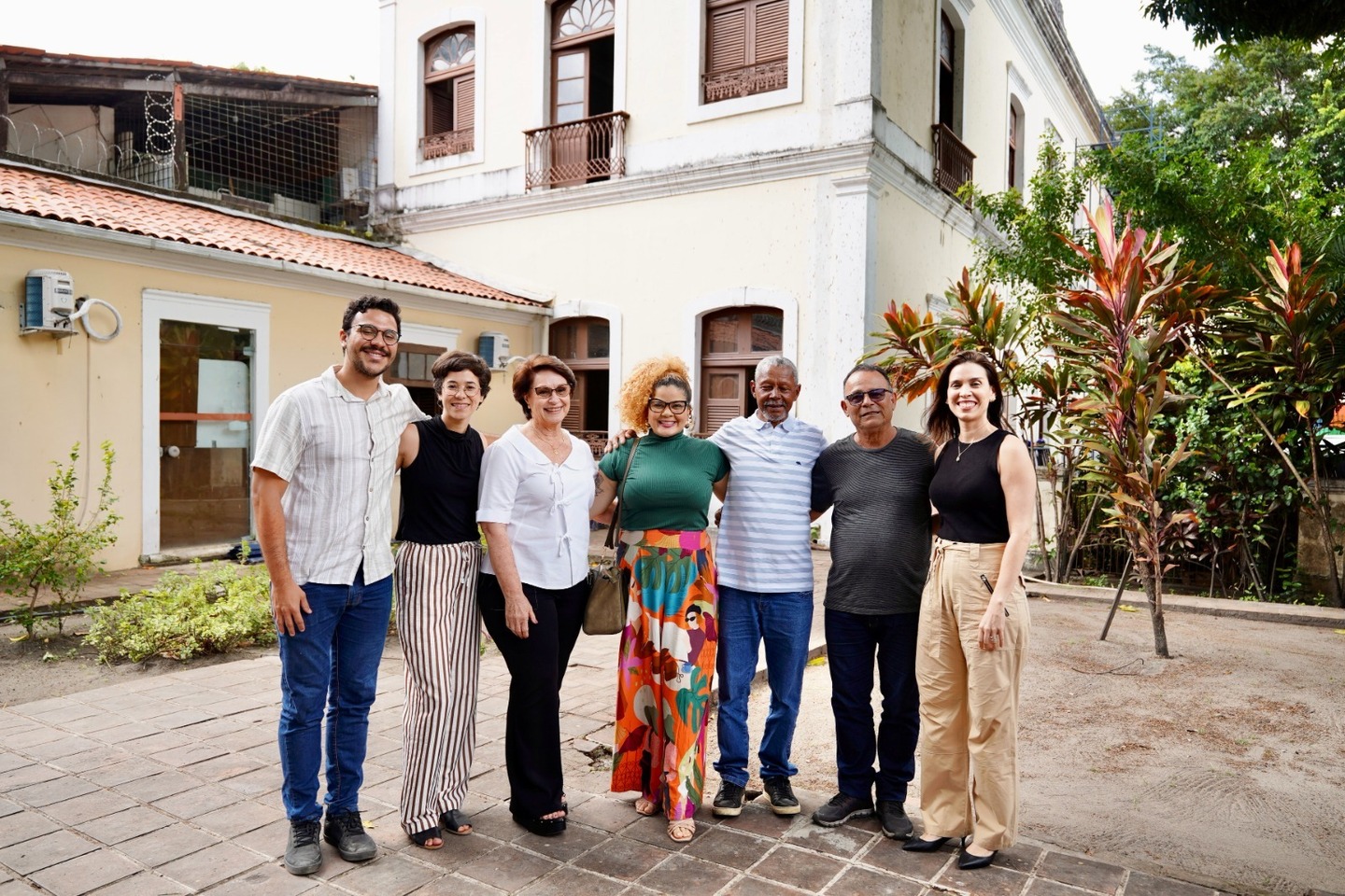 Equipe Fundarpe e José Carlos Lopes da Silva-liderança do Quilombo Castainho 