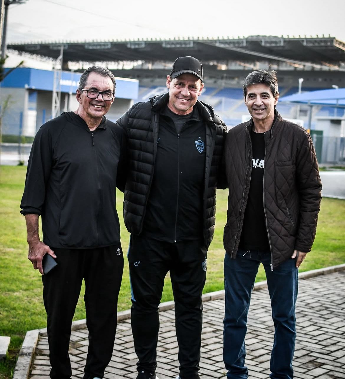 Bene Sobrinho (meio), presidente do Barra-SC