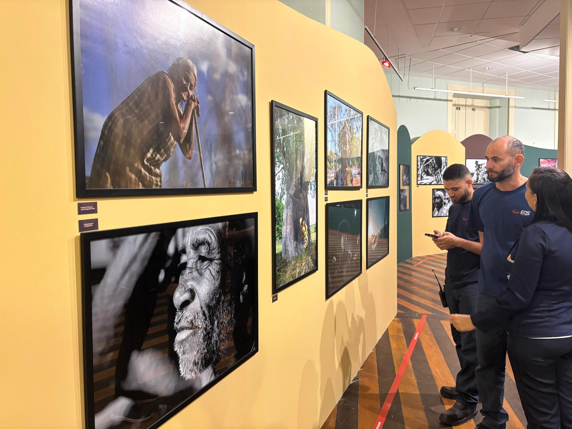 Exposição fotográfica reúne obras impressas de 56 fotógráfos e fotográfas de Pernambuco e Bahia 
