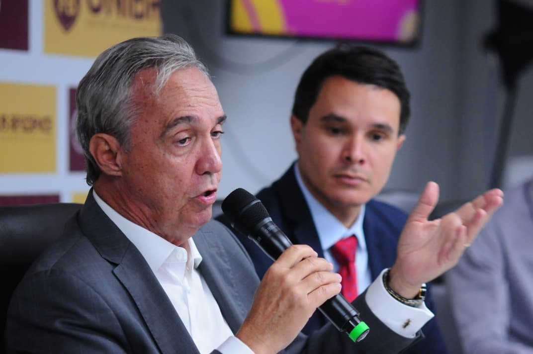 Evandro Carvalho em coletiva de imprensa da Copa Atlântico
