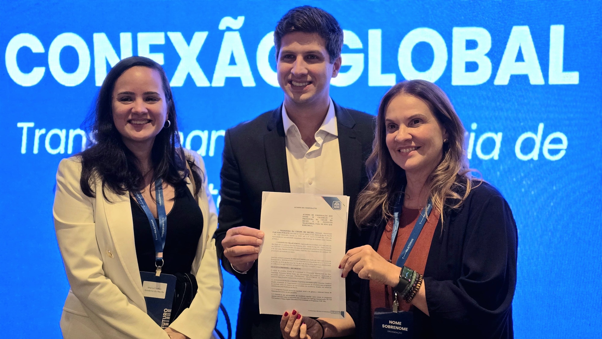 Acordo que garante o intercâmbio foi assinado pelo prefeito João Campos | Foto: PCR/Divulgação