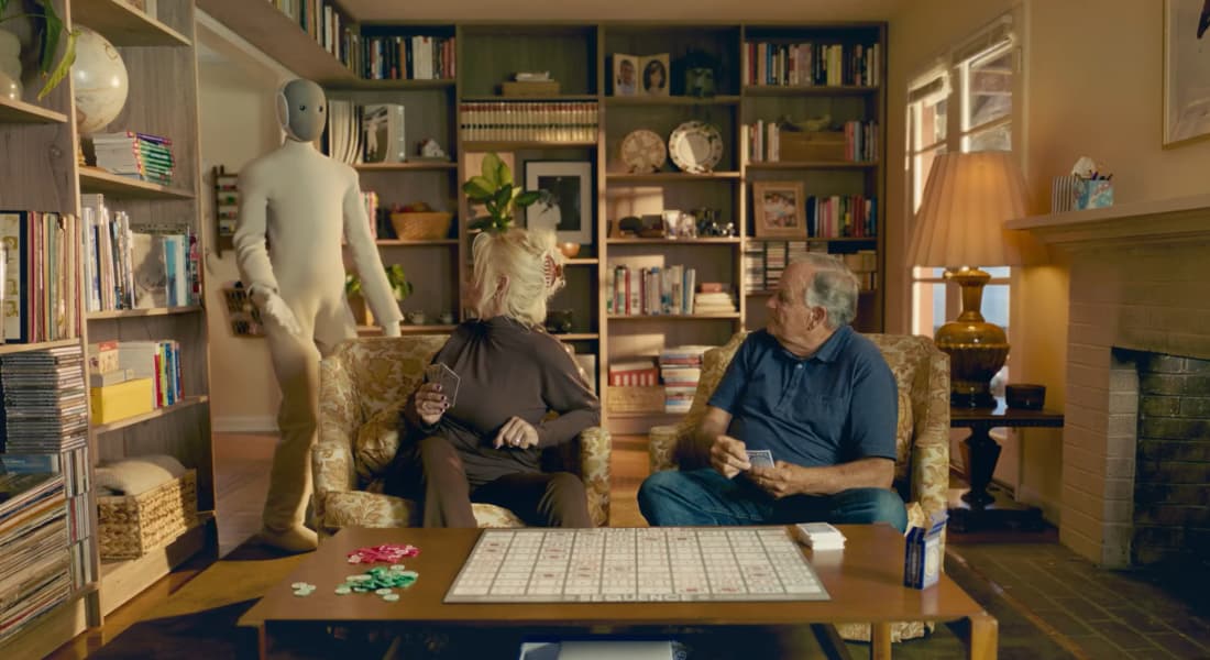 O robô será poderá interagir com o ambiente e será lançado nas cores bege, azul e marrom