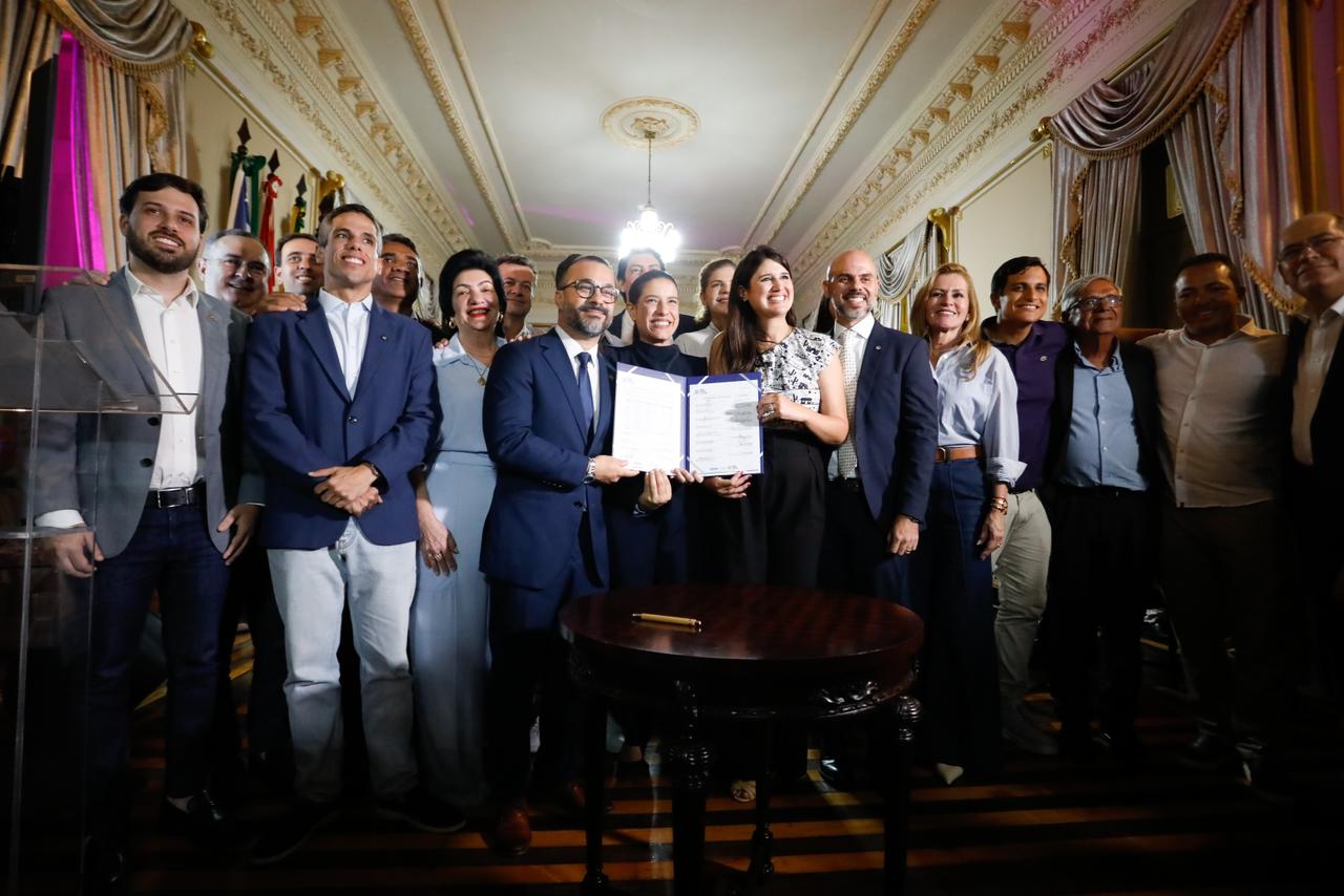 Solenidade de autorização para construção de 15 Centros de Artes e Esportes e lançamento de edital de fomento para artistas pernambucanos