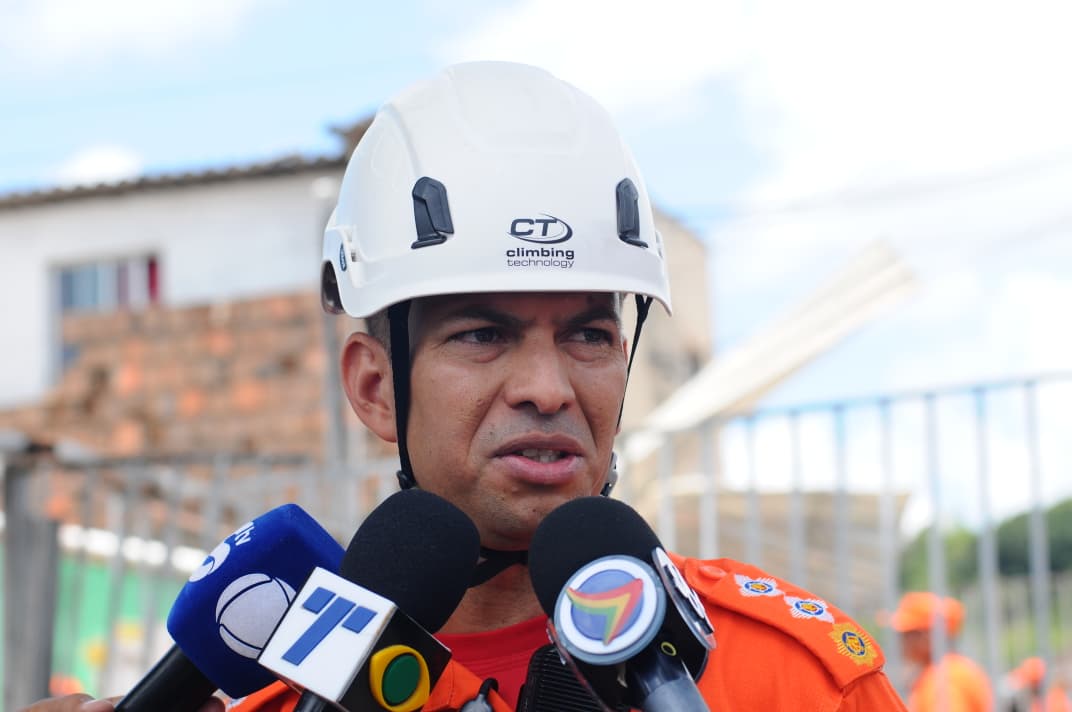 O major do Corpo de Bombeiros, Melquizedek Calado está no local no desabamento