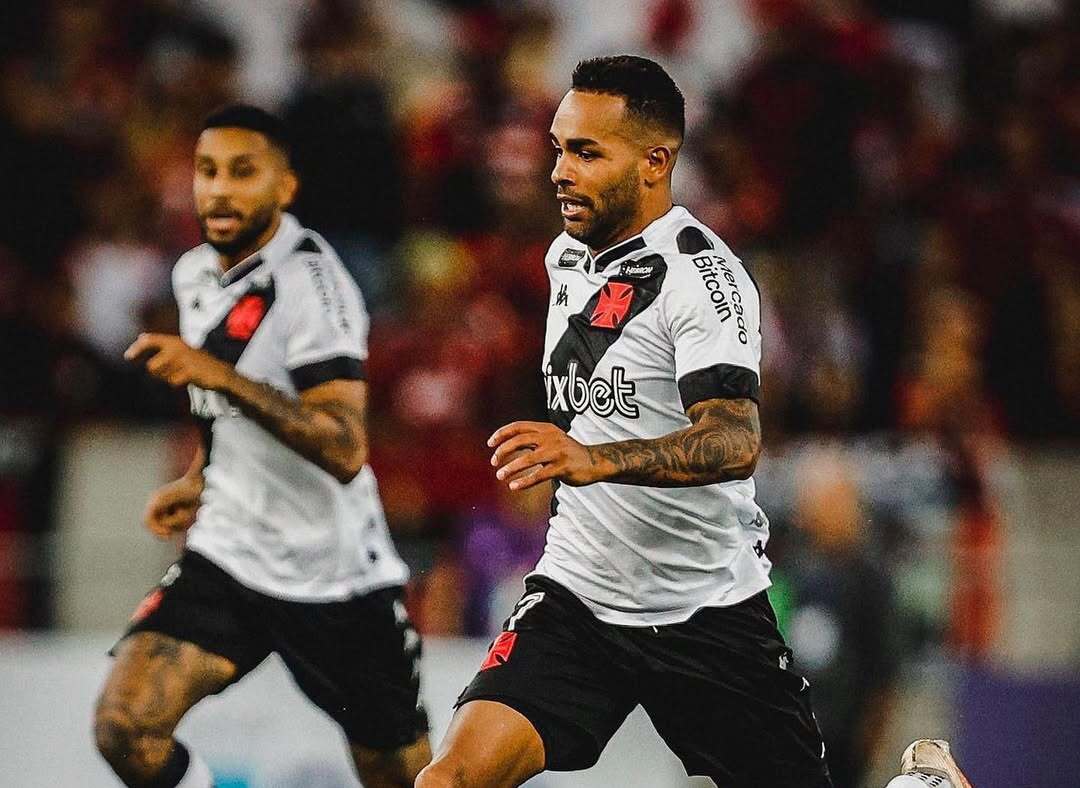 Alex Teixeira está livre no mercado após passagem pelo Vasco | Reprodução/@alexteixeiraa