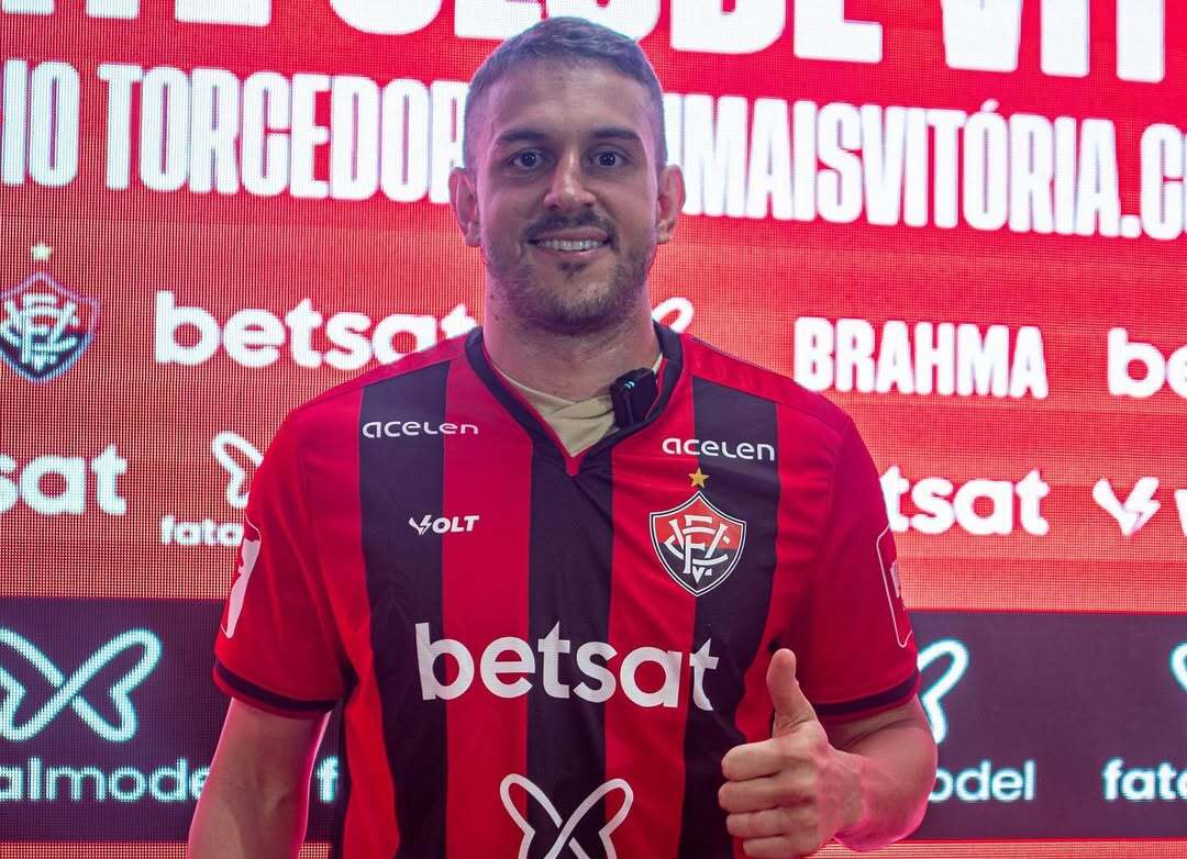 Zagueiro Bruno Uvini no seu último clube, o Vitória | Foto: Reprodução/@brunouvini