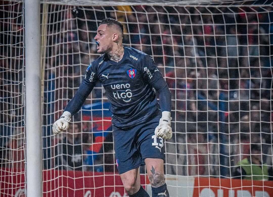 Goleiro Jean em ação pelo Cerro Porteño (PAR) | Foto: Reprodução/goleirojean95