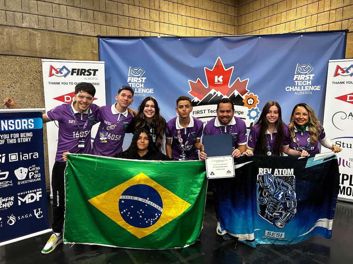 Equipes do SESI-PE, como a Rev Atom, do Ibura, se destacam em competições internacionais e são premiadas
